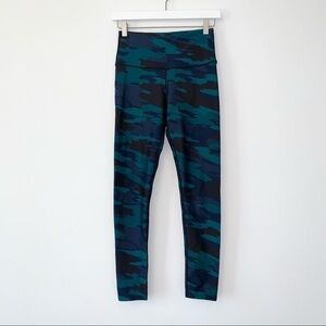Soul by SoulCycle Podium Camo Leggings in blue green camouflage size small